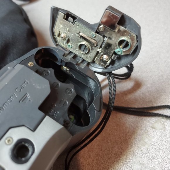 Epson PhotoPC 750Z  Digital Camera - Case & CF Card Included - Picture 7 of 11